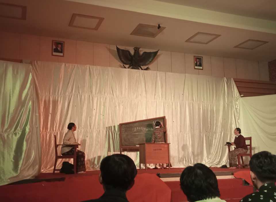 Menonton Kartini Bersama Brecht